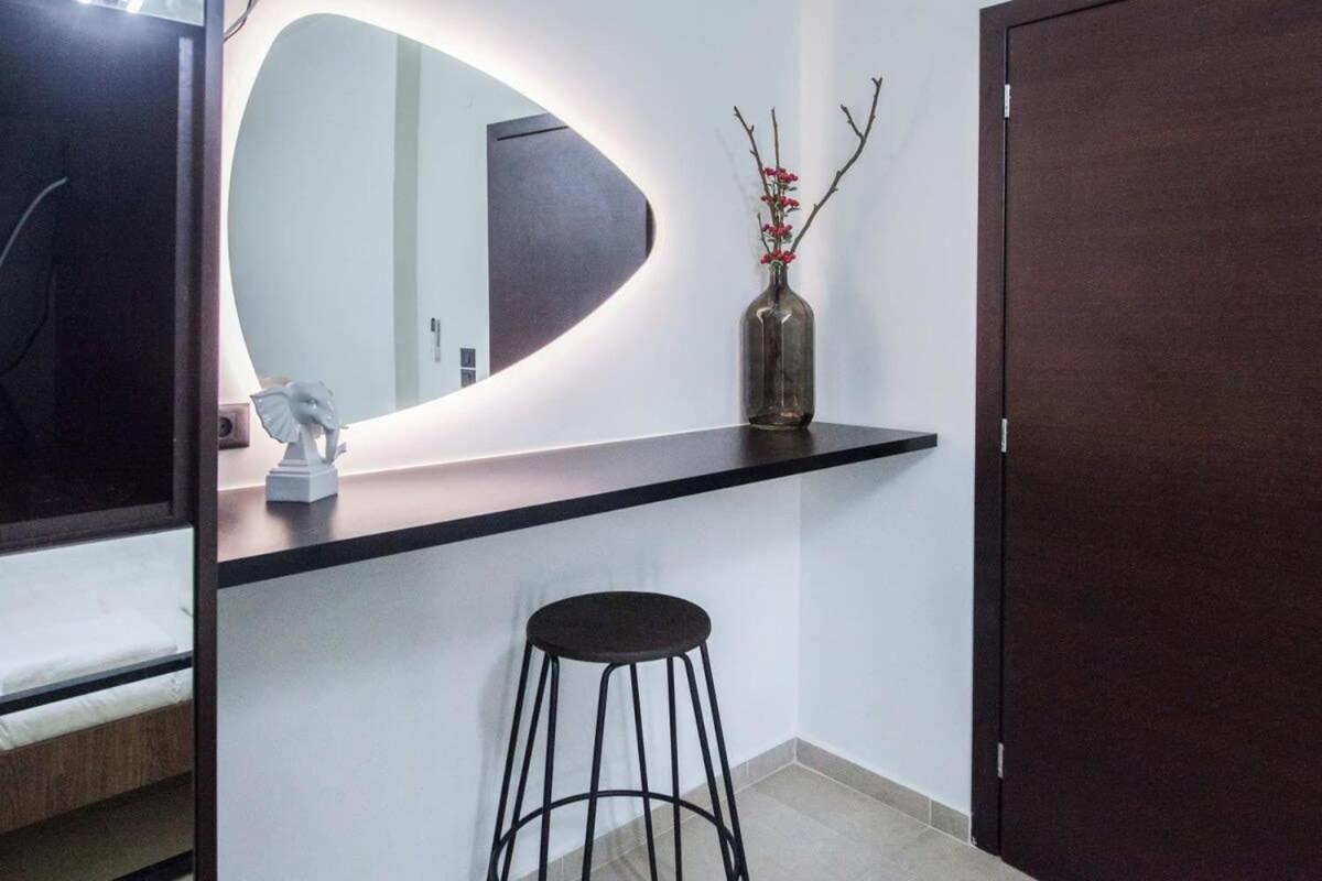 Beautiful Elegant Apartment Next To Monastiraki Athen Exterior foto
