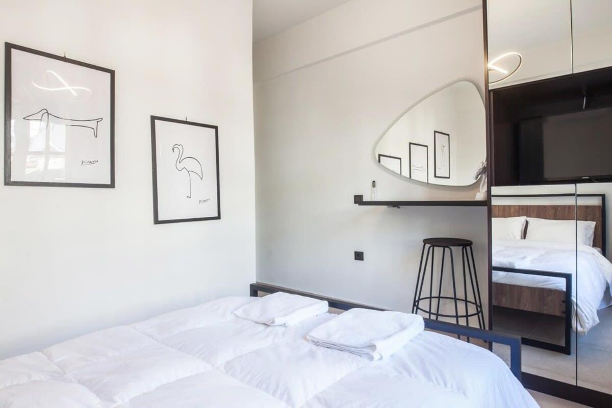 Beautiful Elegant Apartment Next To Monastiraki Athen Exterior foto